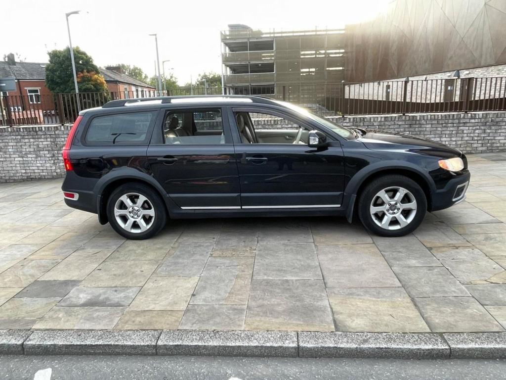 View VOLVO XC70 2.4 D5 SE Geartronic AWD Euro 4 5dr