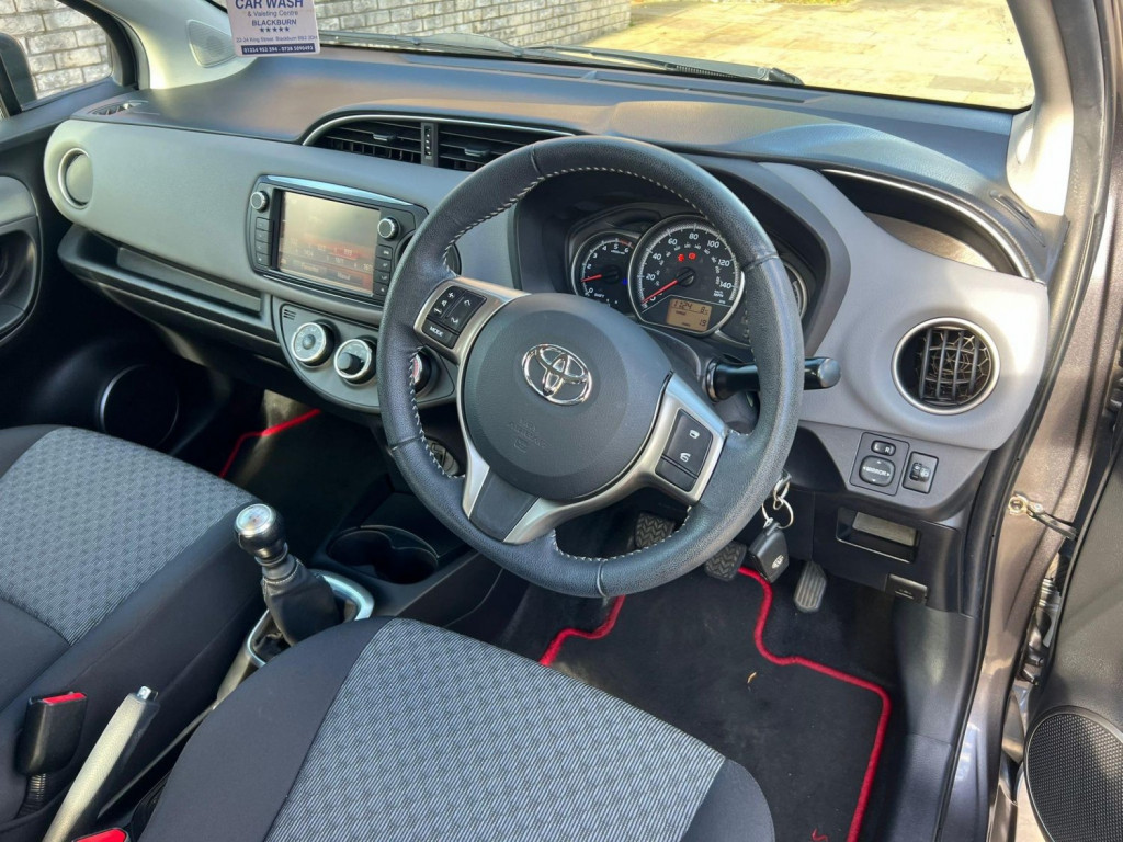TOYOTA YARIS