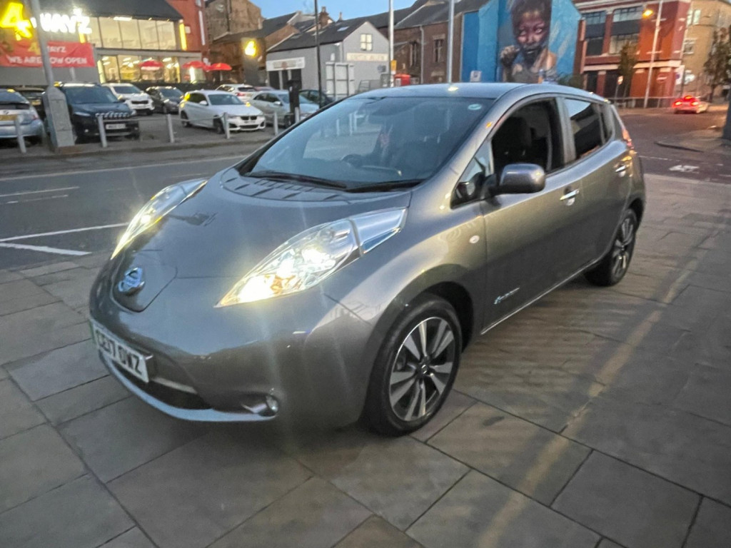 NISSAN LEAF
