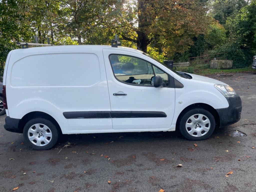 View PEUGEOT PARTNER 1.6 HDi 850 Professional L1 4dr