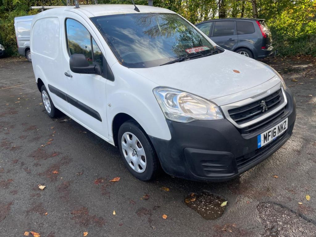 View PEUGEOT PARTNER 1.6 HDi 850 Professional L1 4dr