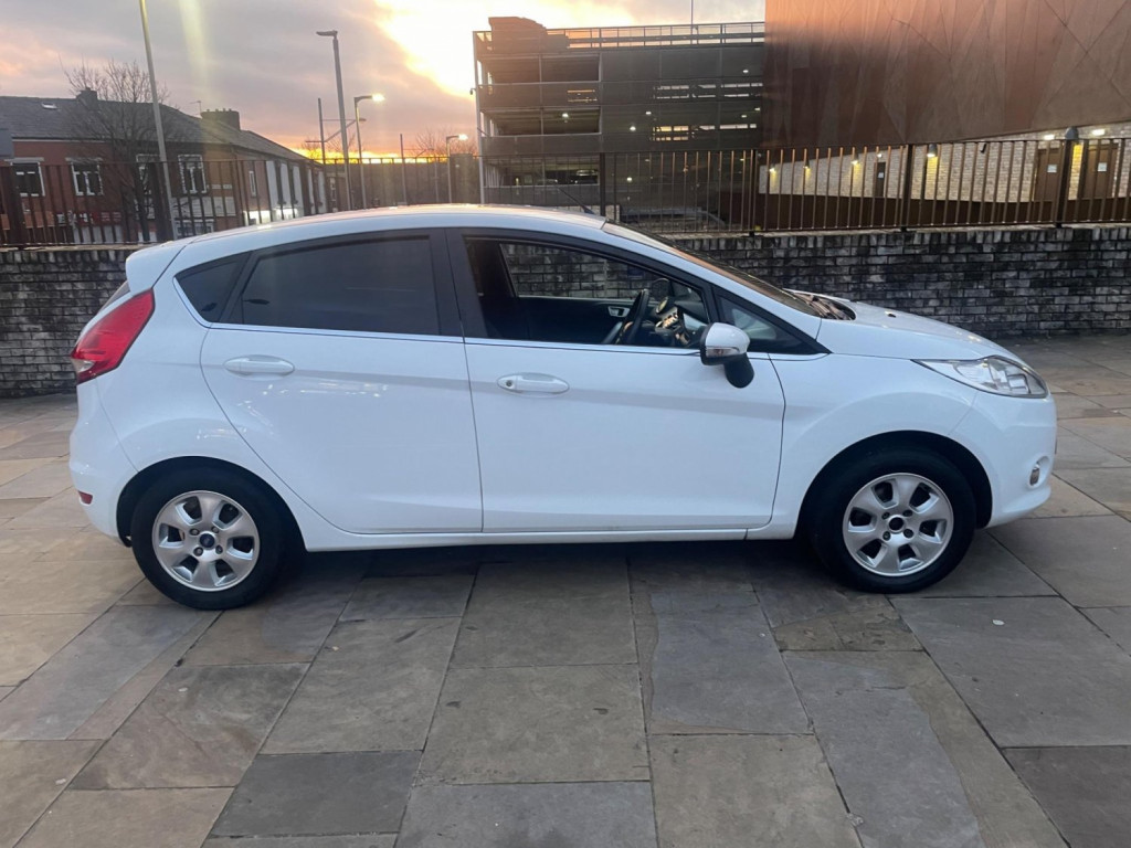 View FORD FIESTA 1.6 TDCi ECOnetic DPF Titanium 5dr