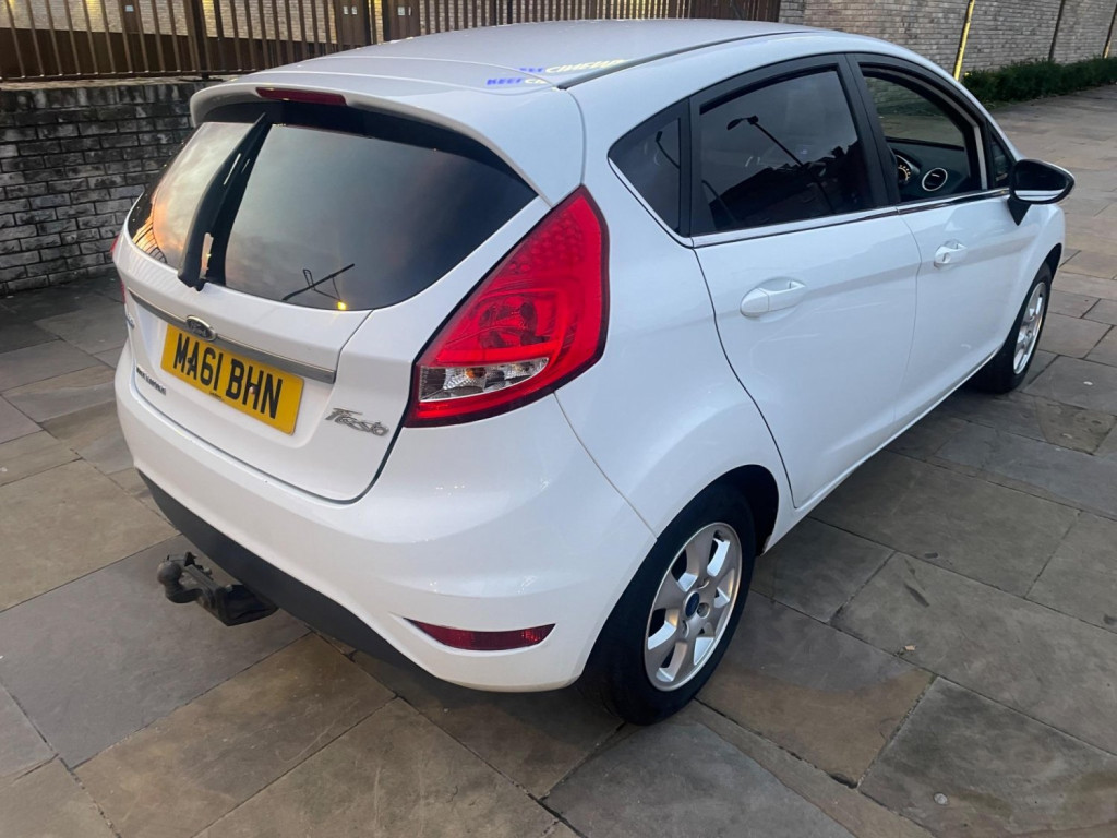 View FORD FIESTA 1.6 TDCi ECOnetic DPF Titanium 5dr