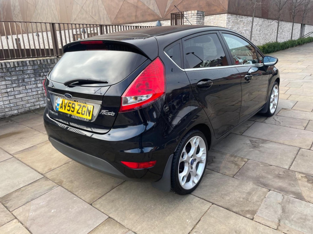View FORD FIESTA 1.6 TDCi Titanium 5dr
