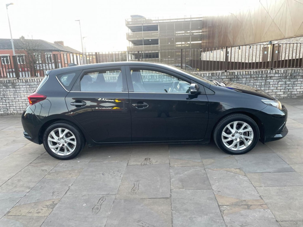 View TOYOTA AURIS 1.6 D-4D Business Edition Euro 6 (s/s) 5dr