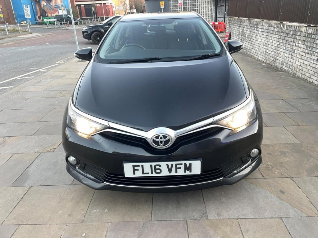 TOYOTA AURIS