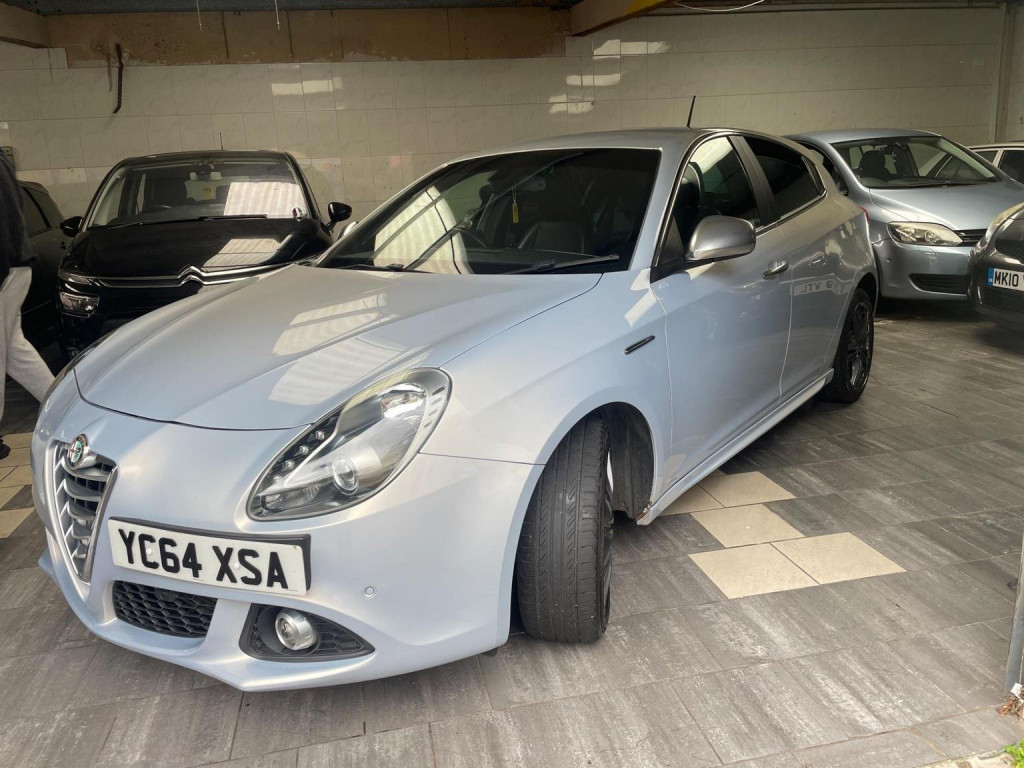 View ALFA ROMEO GIULIETTA 2.0 JTDM-2 Exclusive Euro 5 (s/s) 5dr