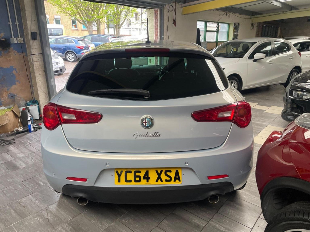 View ALFA ROMEO GIULIETTA 2.0 JTDM-2 Exclusive Euro 5 (s/s) 5dr