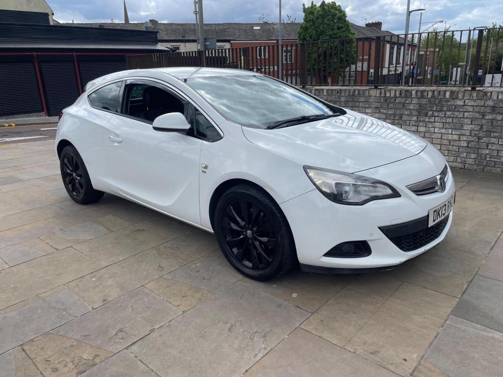 View VAUXHALL ASTRA GTC 1.4T SRi Euro 5 (s/s) 3dr