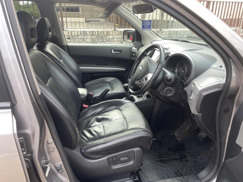 NISSAN X-TRAIL