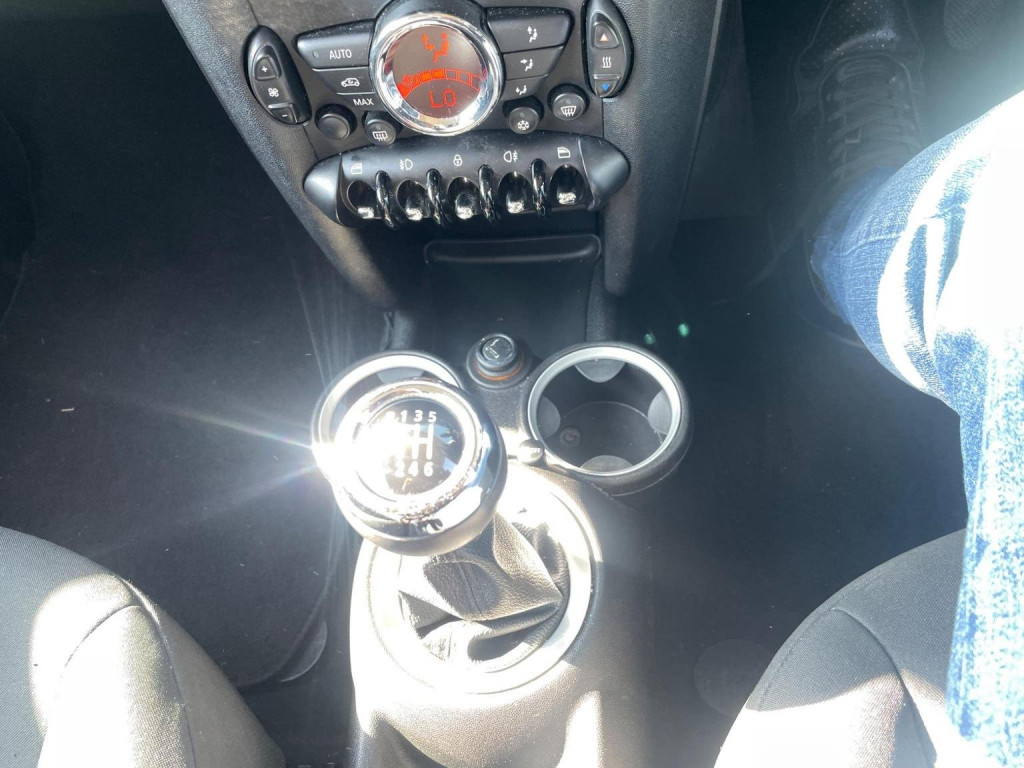 MINI HATCH