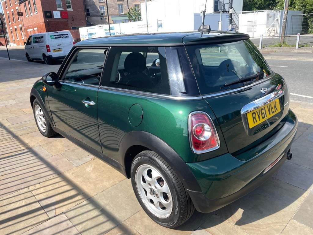 MINI HATCH