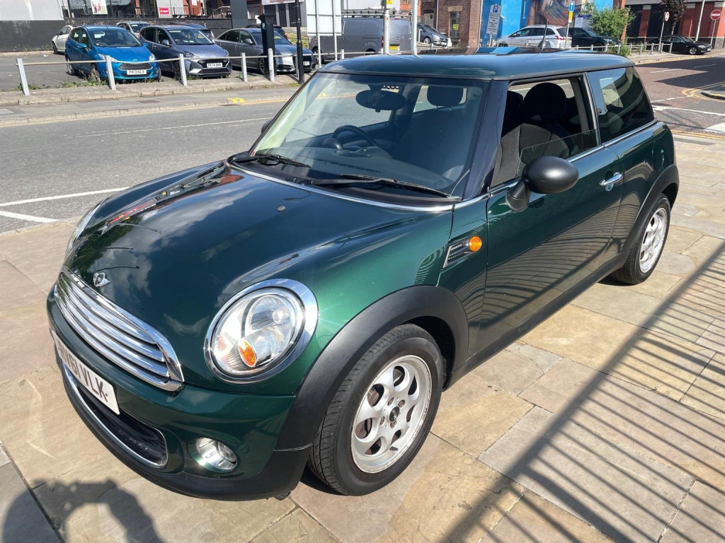 MINI HATCH