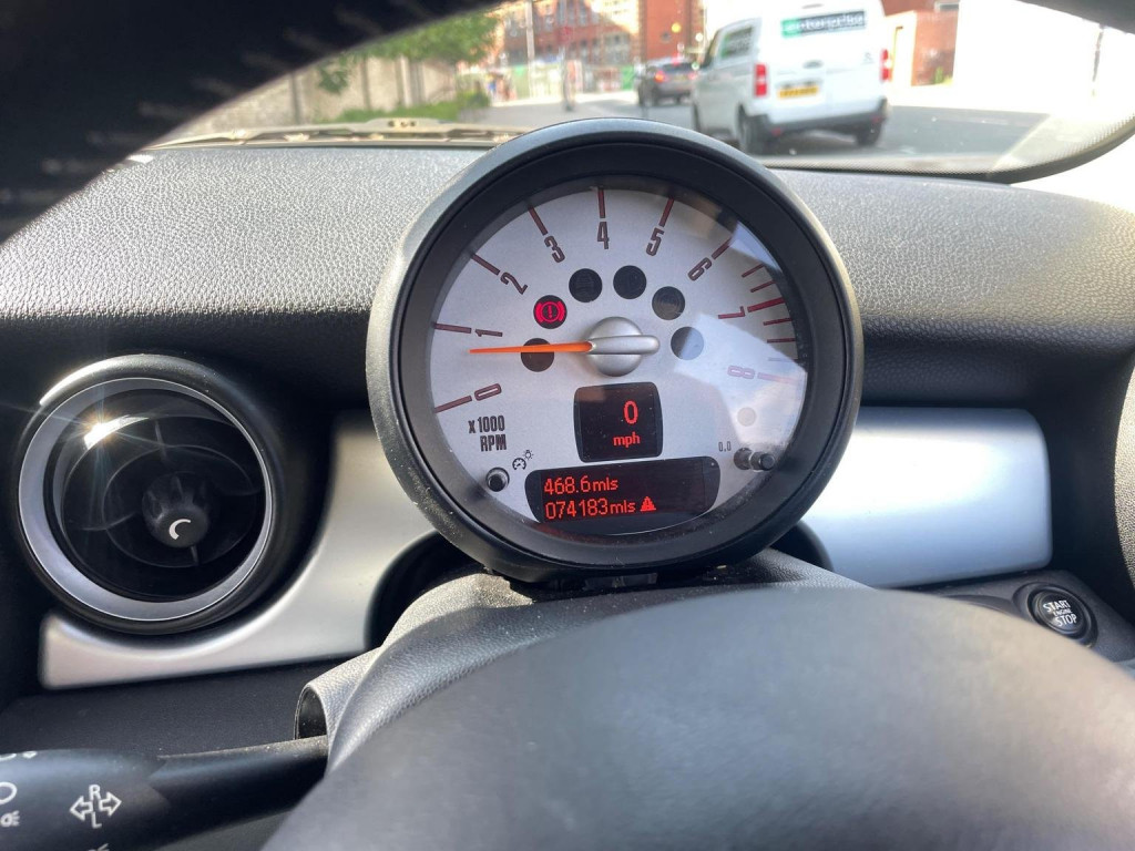 MINI HATCH