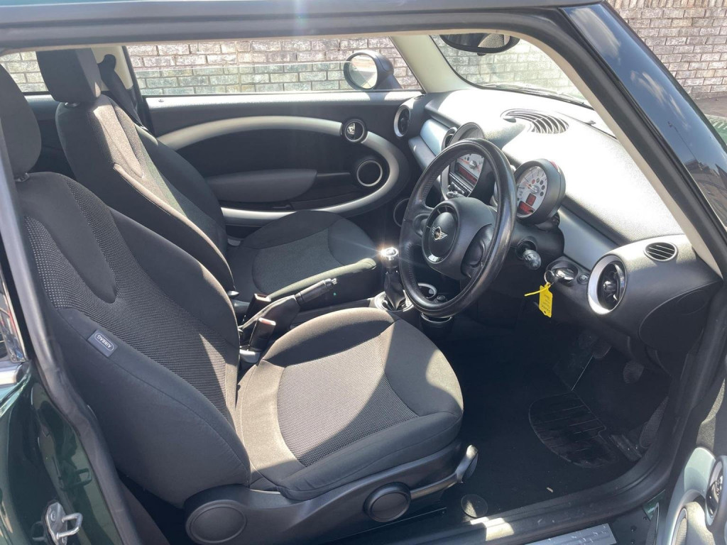 MINI HATCH
