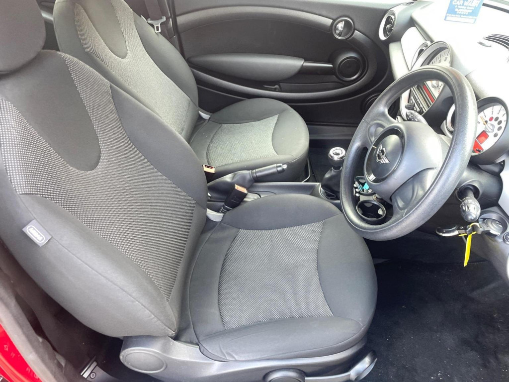 MINI HATCH