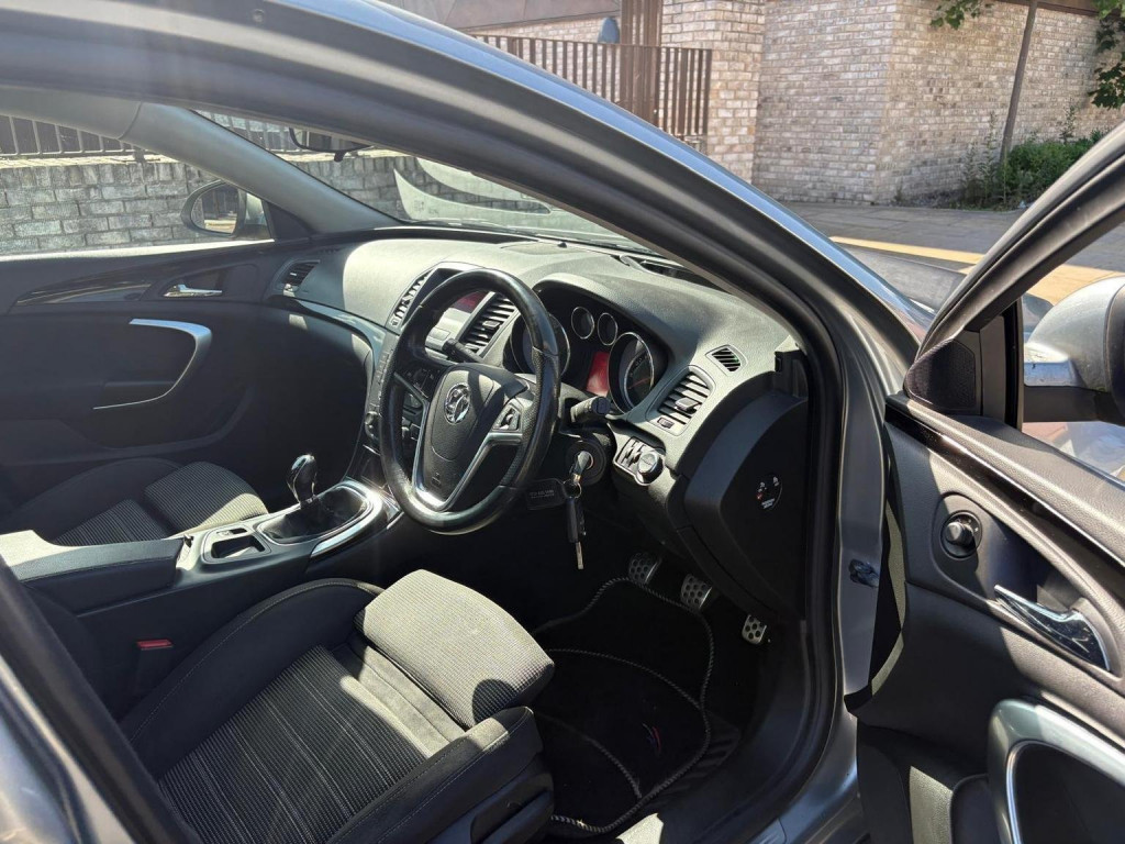 VAUXHALL INSIGNIA
