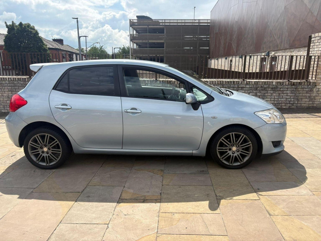 View TOYOTA AURIS 1.6 VVT-i SR 5dr
