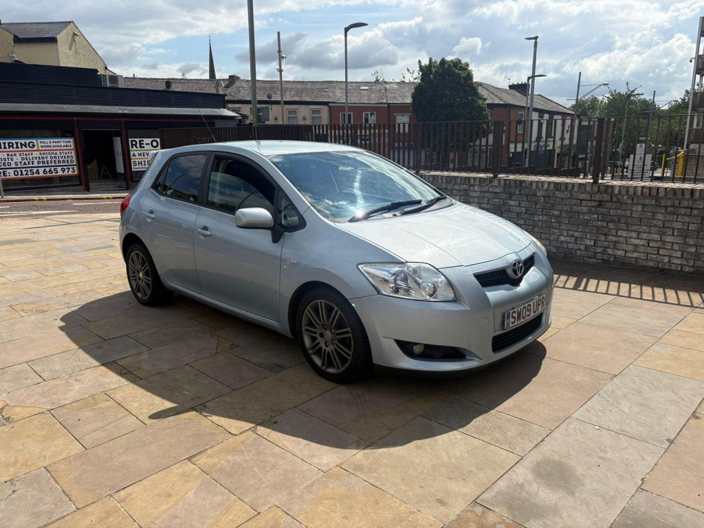 View TOYOTA AURIS 1.6 VVT-i SR 5dr