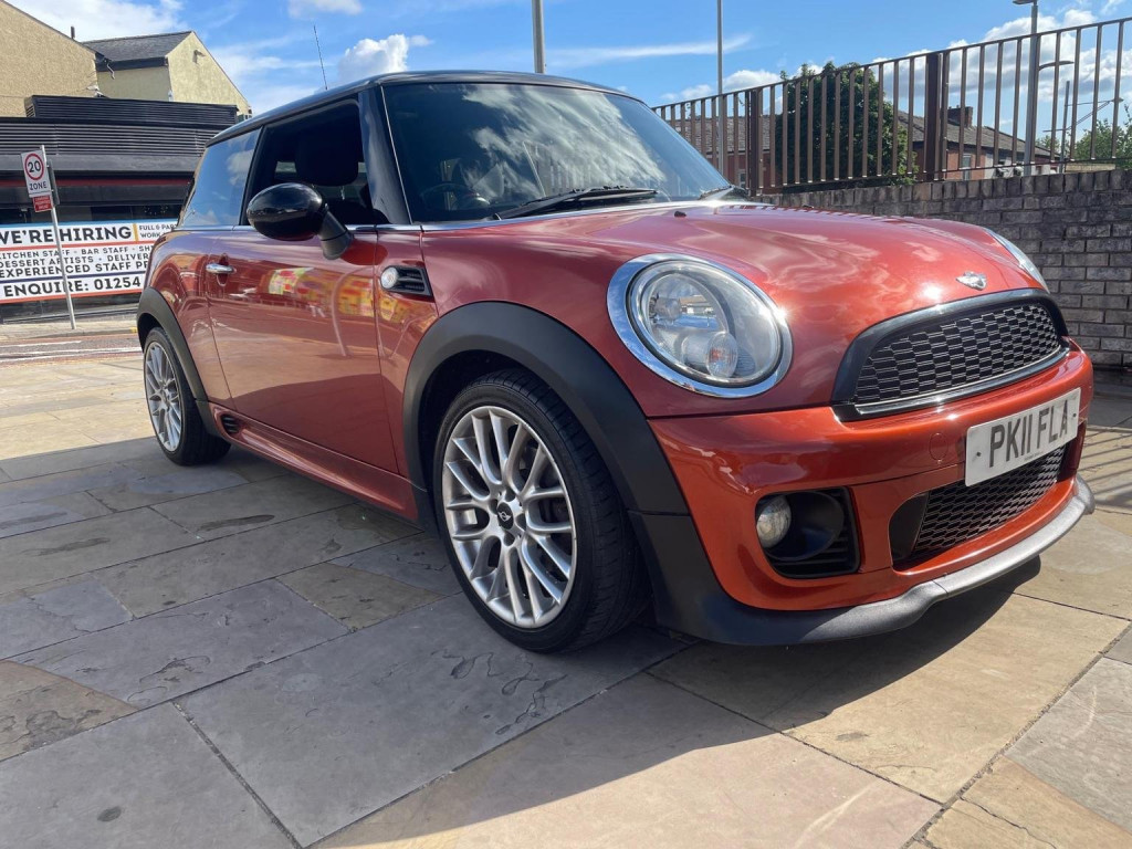View MINI HATCH 1.6 Cooper D Euro 5 (s/s) 3dr