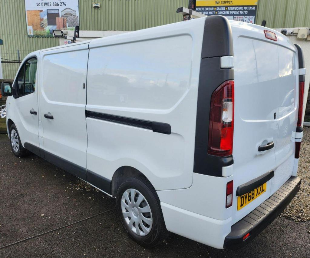 VAUXHALL VIVARO