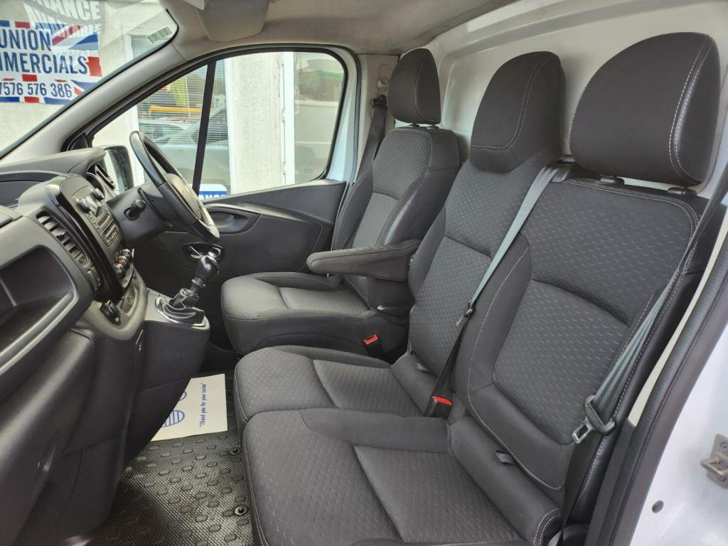 VAUXHALL VIVARO