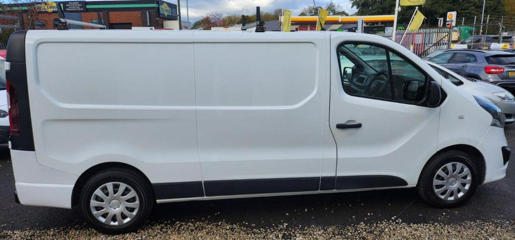 VAUXHALL VIVARO
