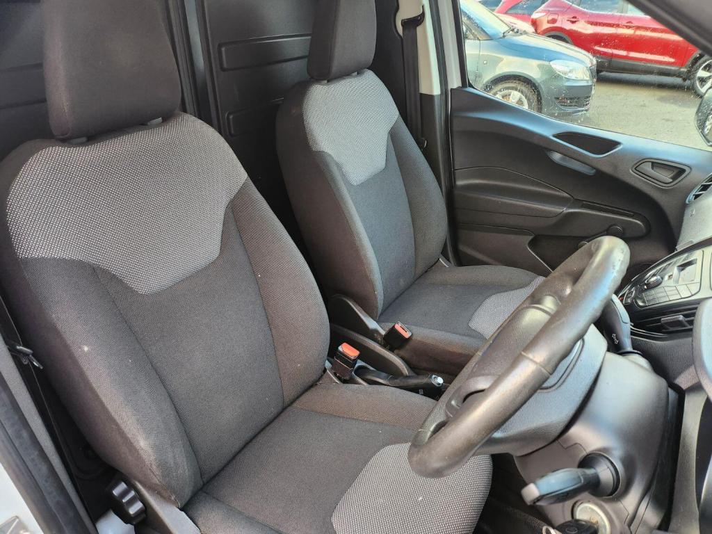 FORD TRANSIT COURIER