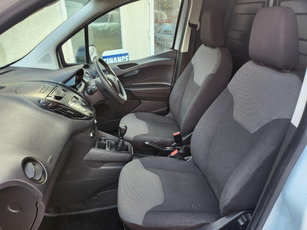 FORD TRANSIT COURIER