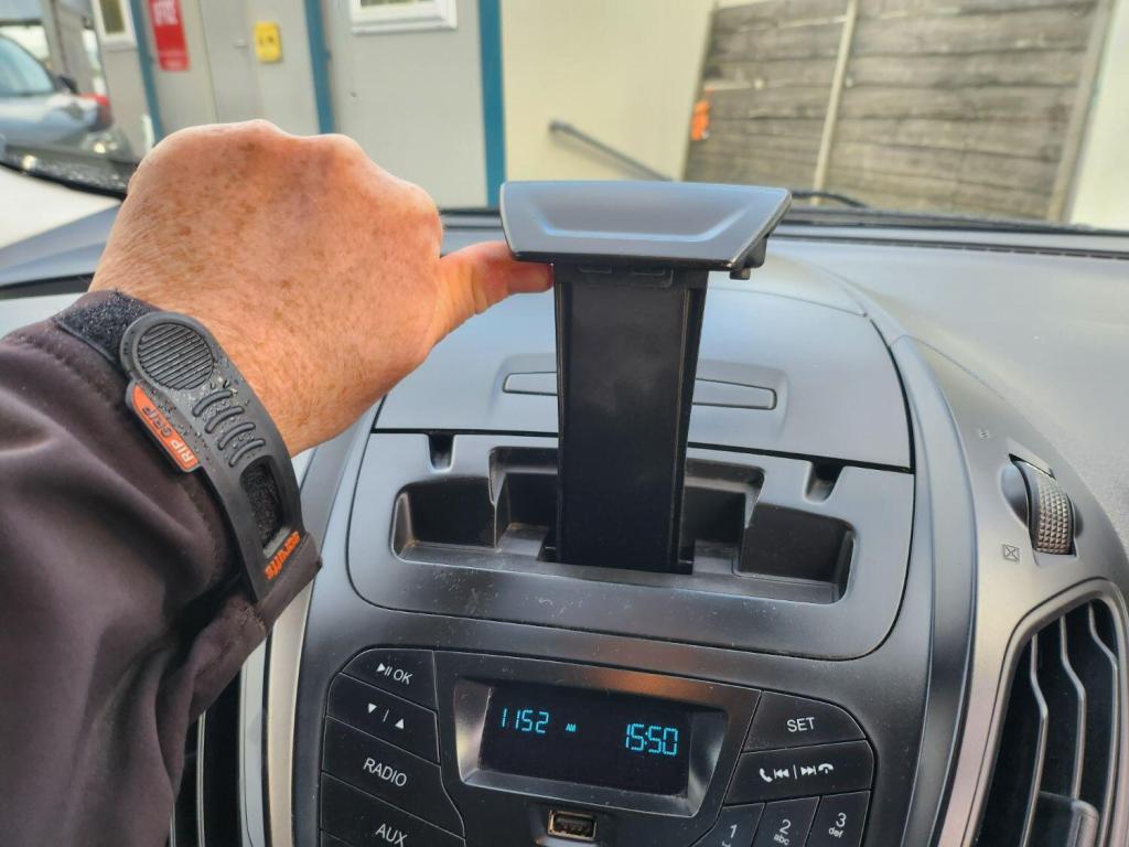 FORD TRANSIT COURIER