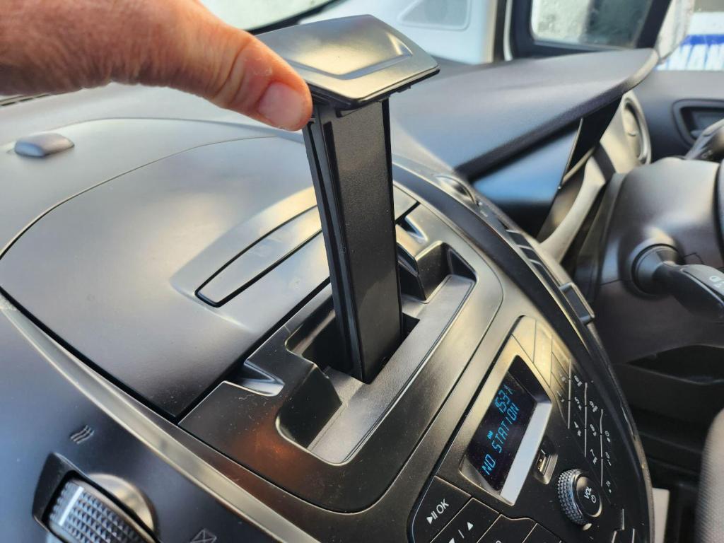 FORD TRANSIT COURIER