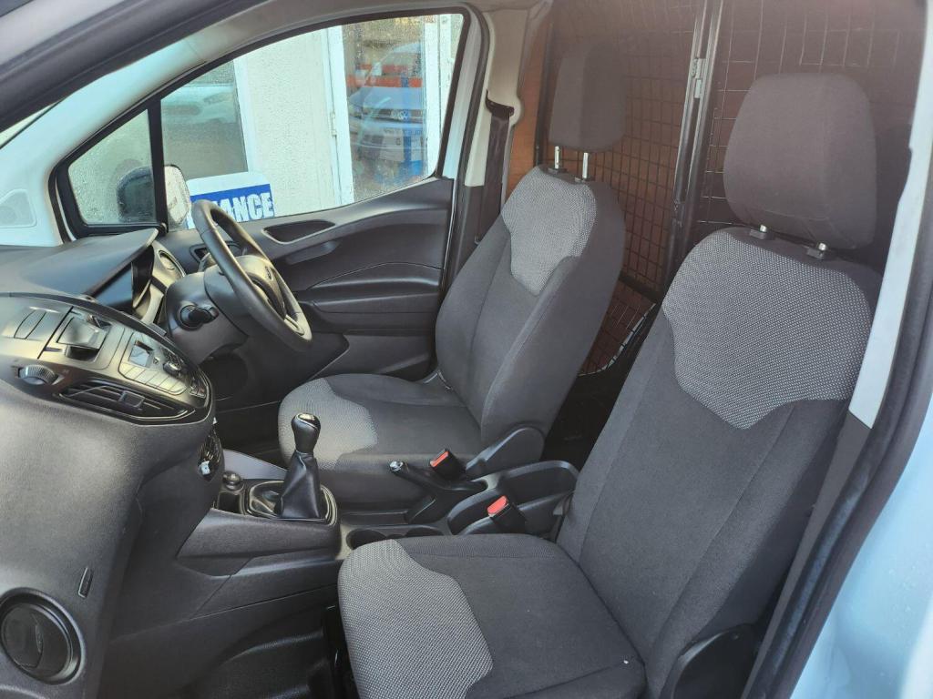 FORD TRANSIT COURIER