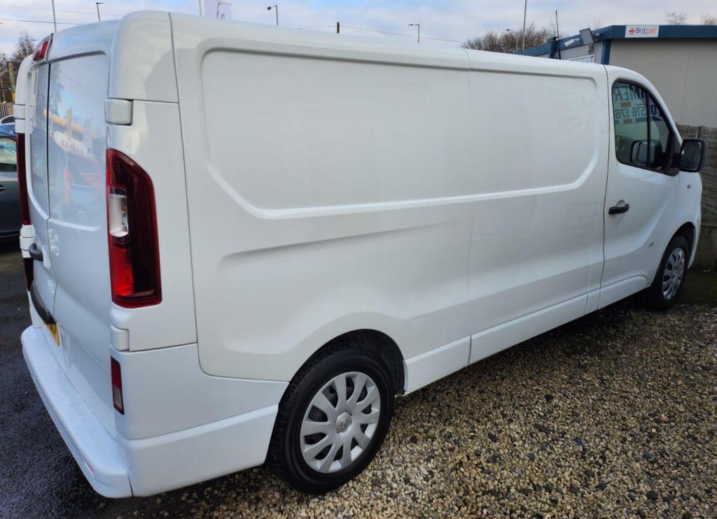 VAUXHALL VIVARO