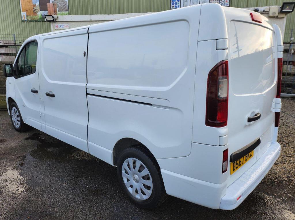 VAUXHALL VIVARO