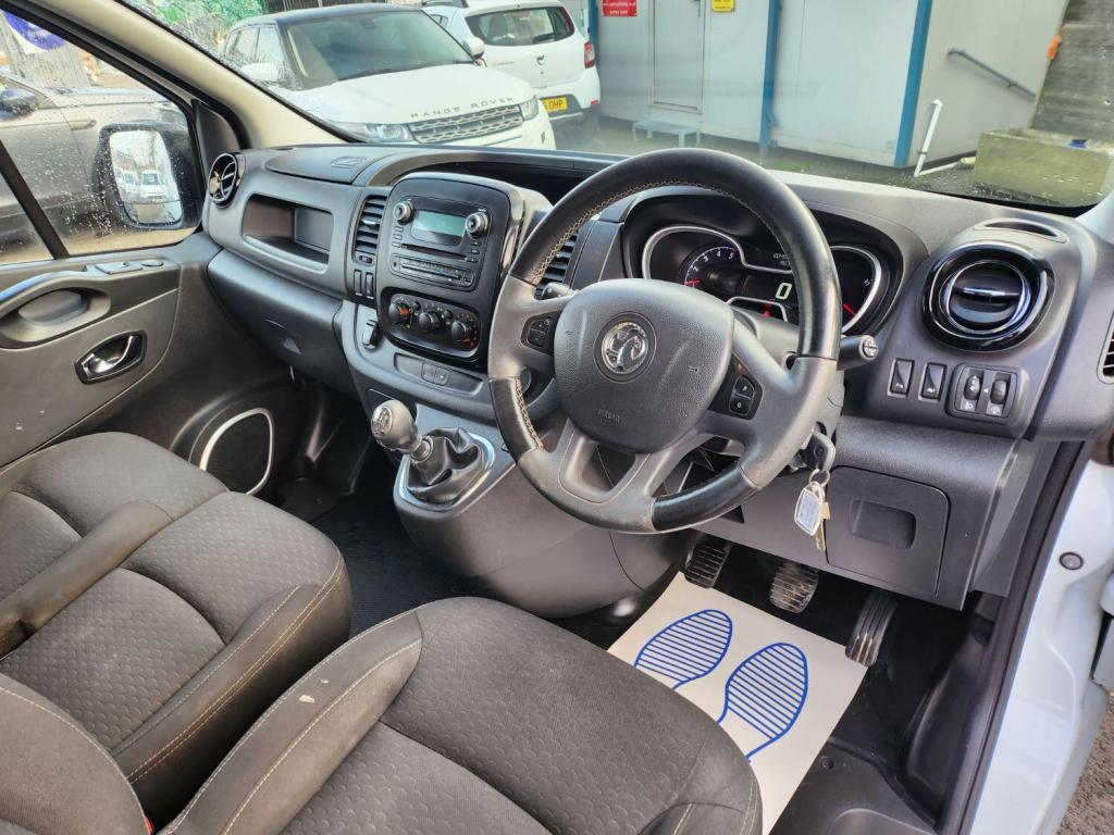VAUXHALL VIVARO