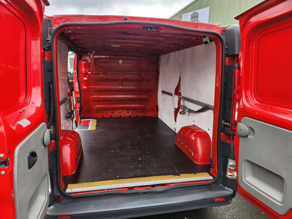 VAUXHALL VIVARO