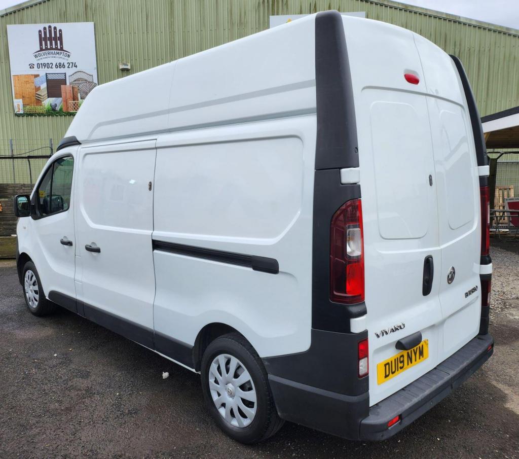 VAUXHALL VIVARO