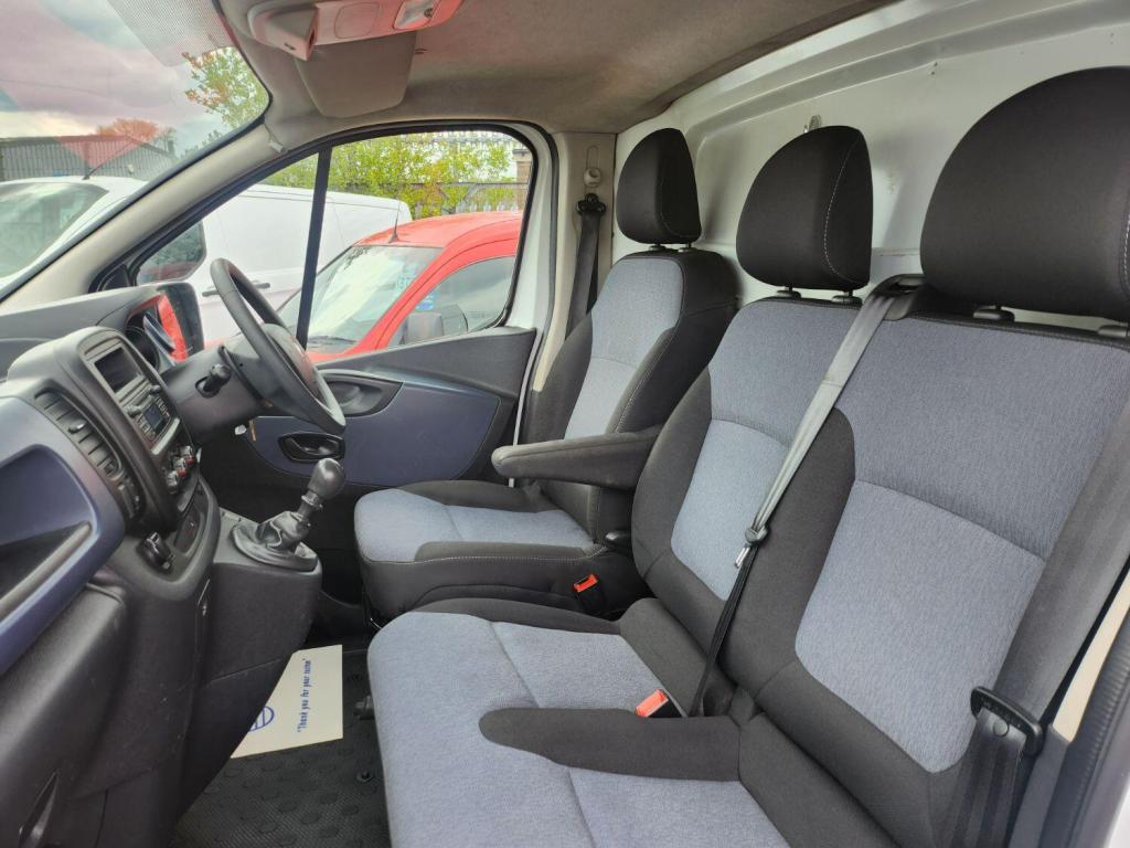 VAUXHALL VIVARO