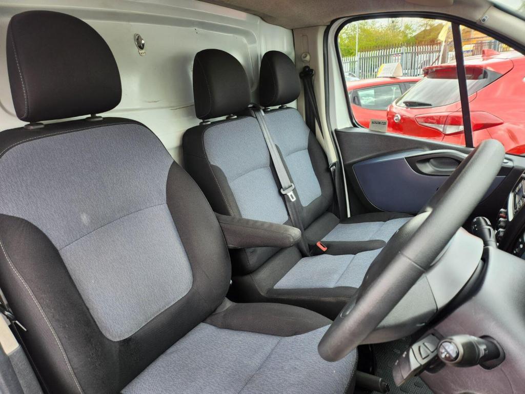 VAUXHALL VIVARO