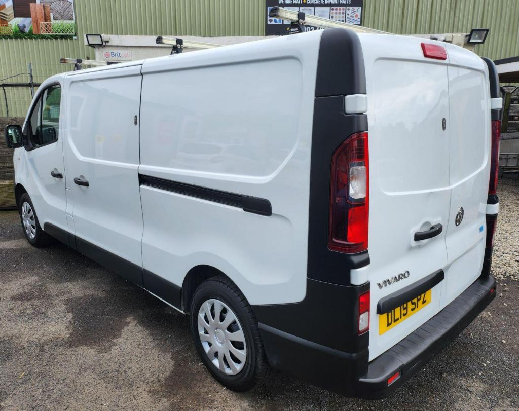 VAUXHALL VIVARO