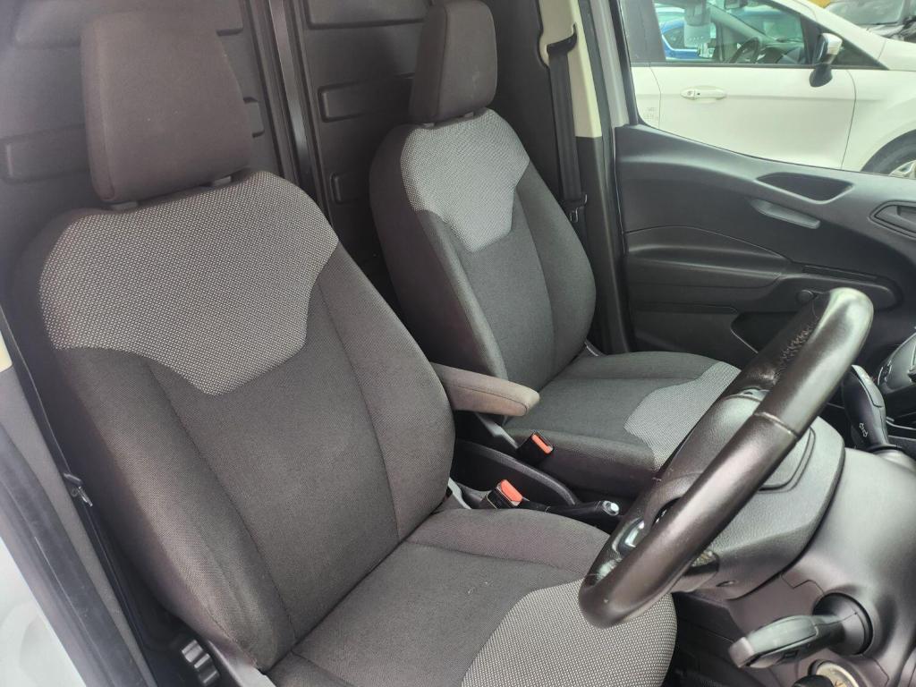 FORD TRANSIT COURIER