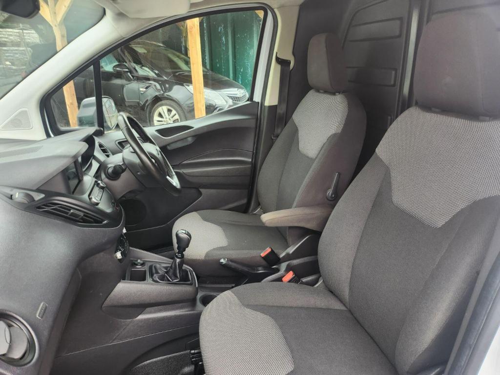 FORD TRANSIT COURIER