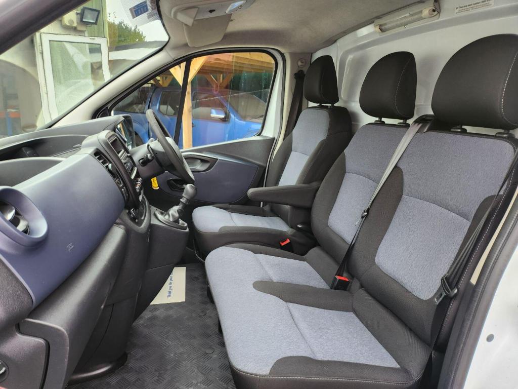 VAUXHALL VIVARO