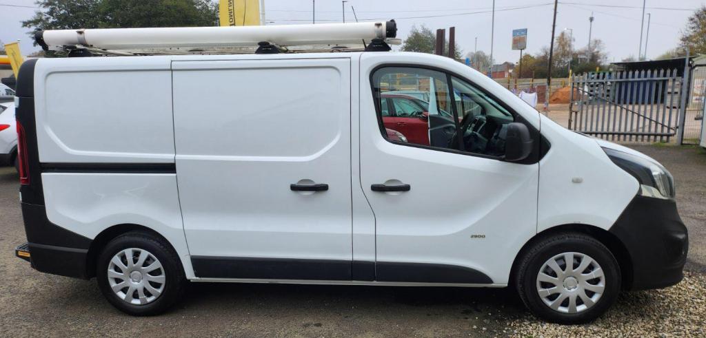 VAUXHALL VIVARO