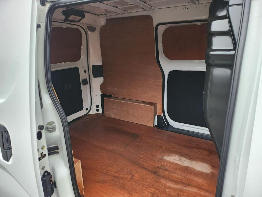 NISSAN NV200