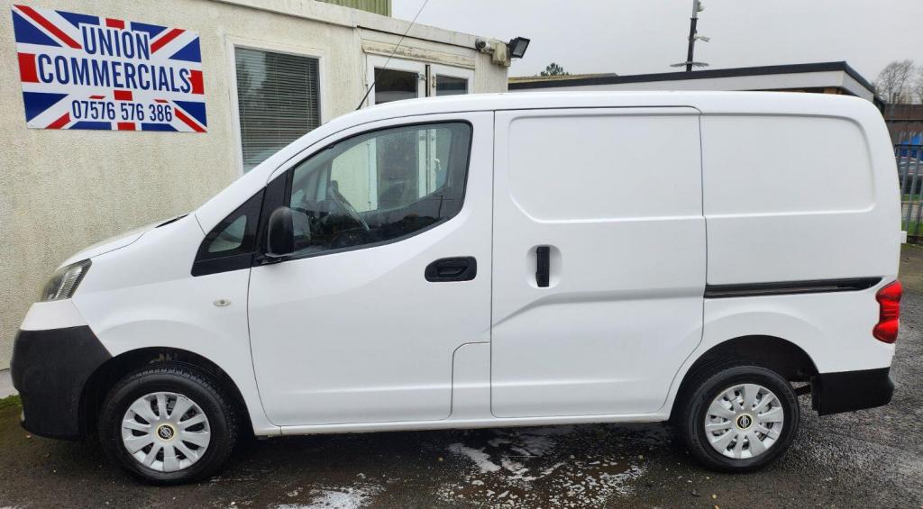 NISSAN NV200