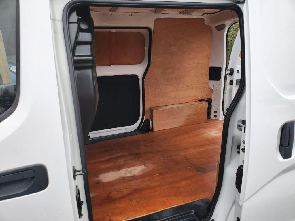 NISSAN NV200