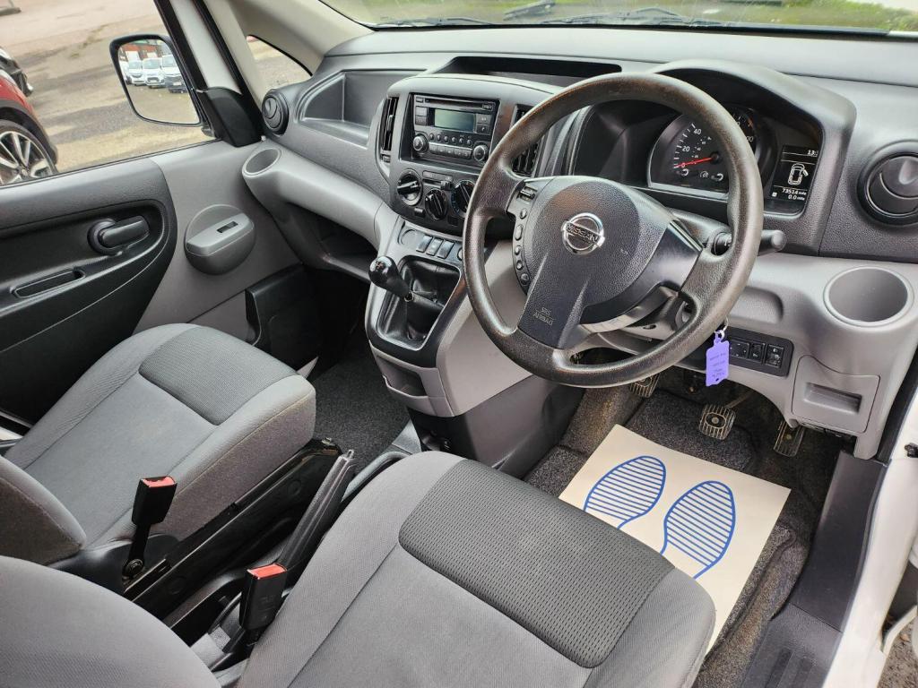 NISSAN NV200