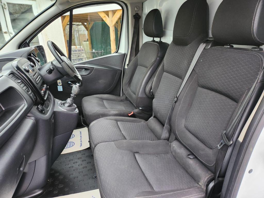 VAUXHALL VIVARO