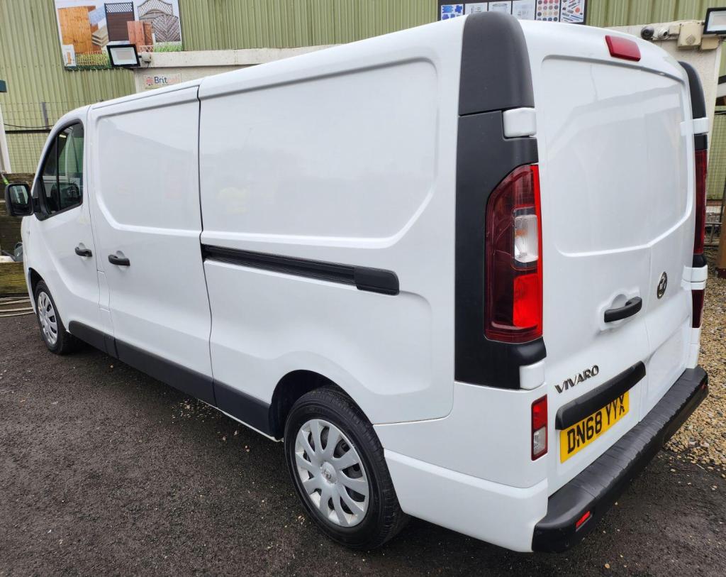 VAUXHALL VIVARO